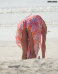 Beach voyeur,  changing,  model pic