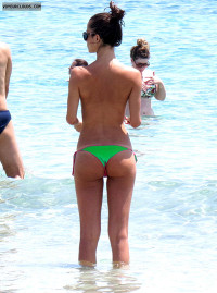 Beach voyeur,  sexy ass,  bikini thong pic