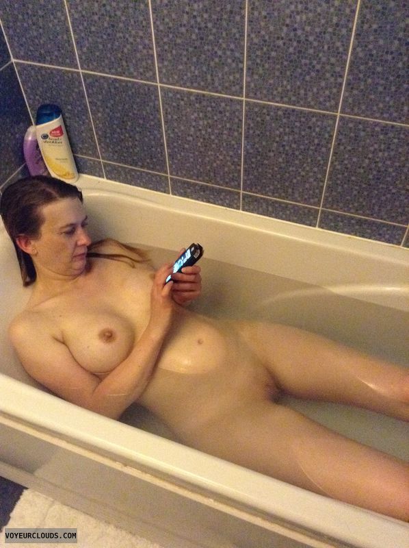 nude woman, naked woman, wet skin, big boobs, big tits