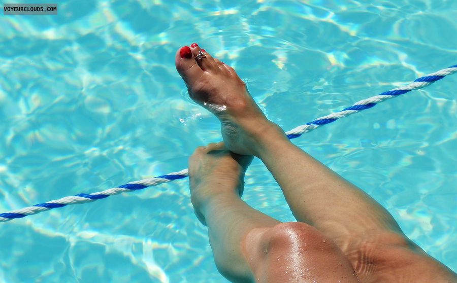 pool feet, sexy toes, toe ring