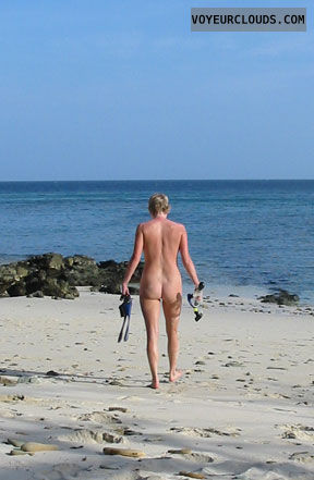nude beach, nude woman, naked woman, round ass, round butt