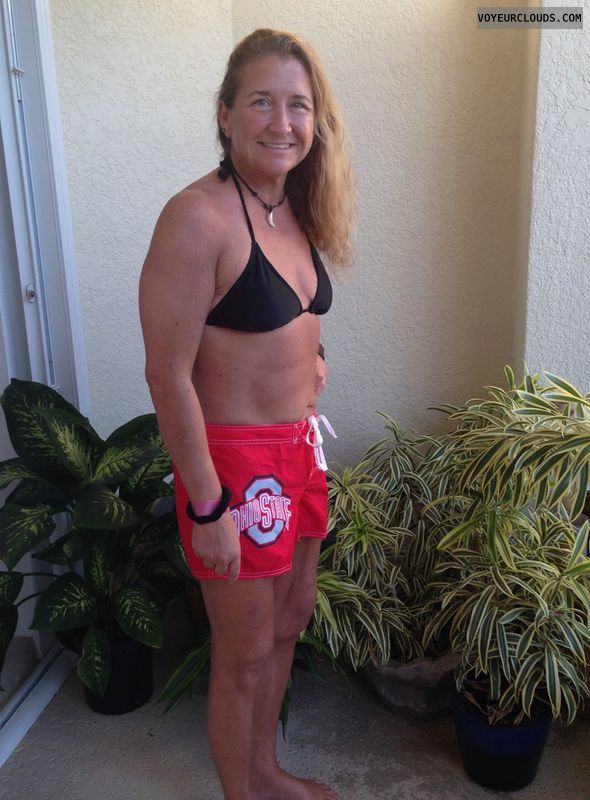 Mature Milf, tanned, Blonde, Sexy short, shorts, Hot body