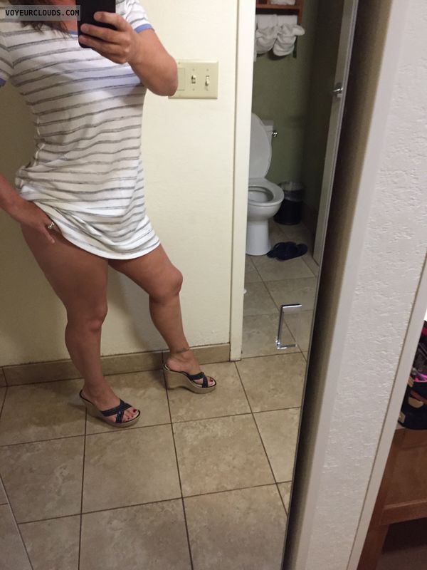 Sexy legs, Milf, Heels, Dress, Mirror pic