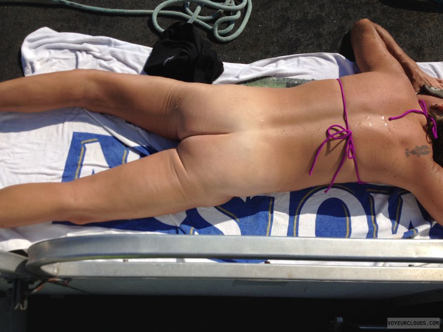 naked wpman; tanned; outdoors; boat; skonnydipping; blonde; round ass