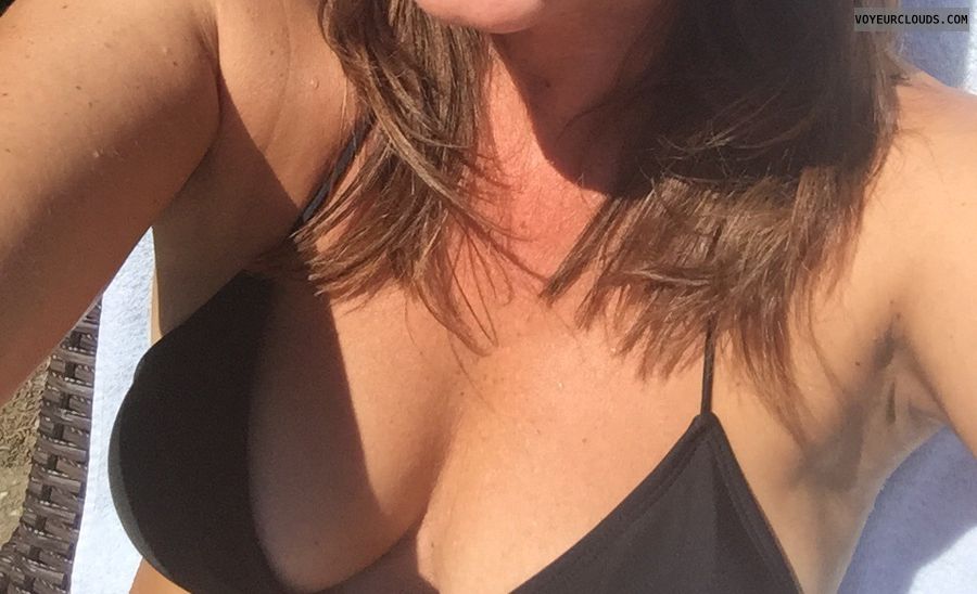 Bikini top, deep cleavage, big boobs, Selfie