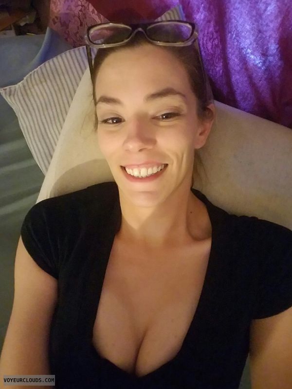 deep cleavage, teasing, sexy smile