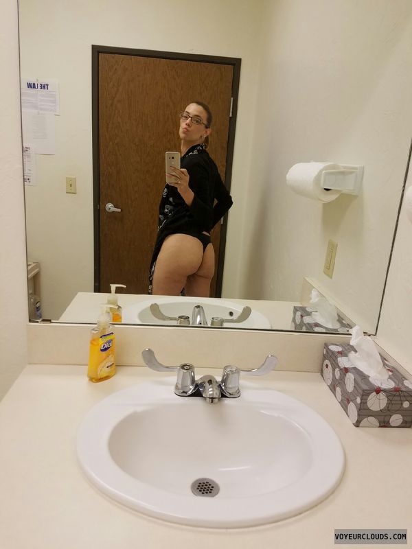 round ass, round butt, black thong, mirror pic, selfie
