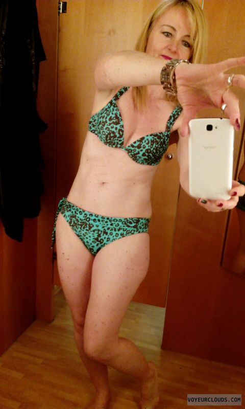bikini pic, teasing, selfie, sexy milf