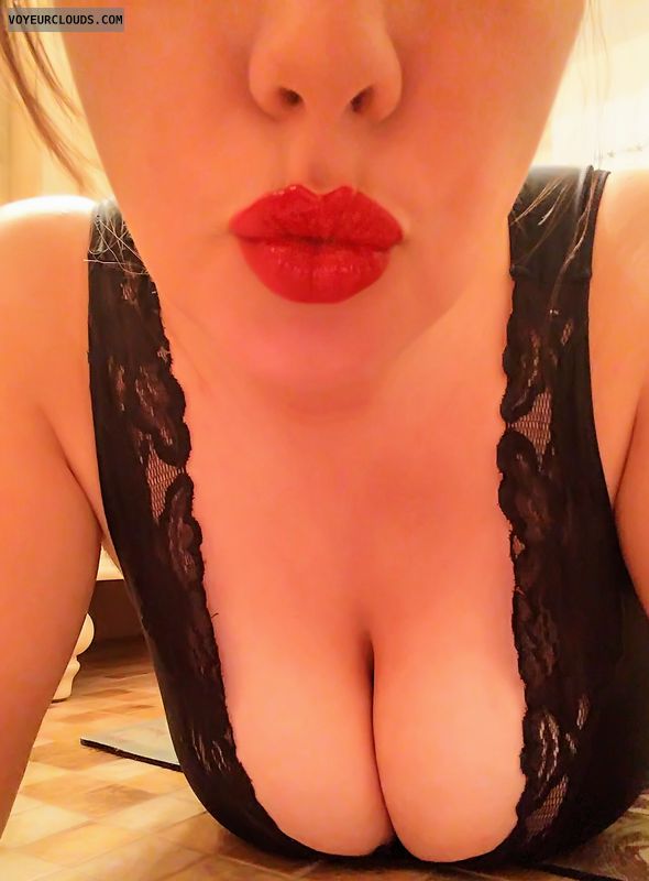 Red lips, deep Cleavage, kiss, happy new year