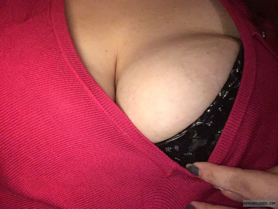 deep cleavage, bra, big boobs, big tits