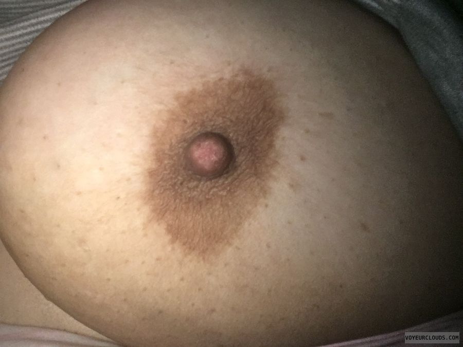 hard nipple, big tit, big boob, braless, tit closeup