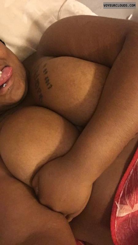 braless, big boobs, big tits, cover tits, selfie