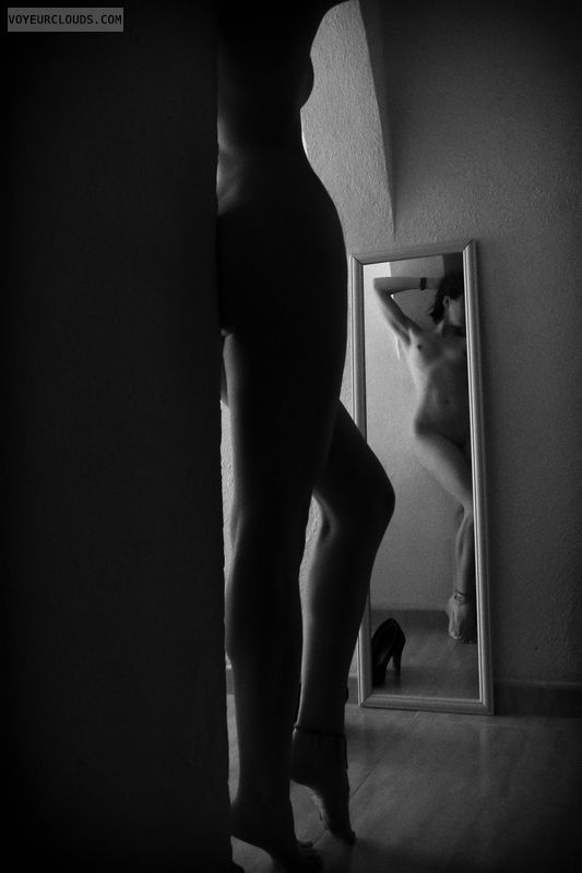 Nude,  long legs,  bw,  buttom