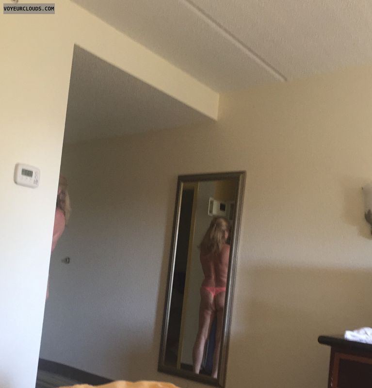round ass, round butt, long legs, thong, mirror pic