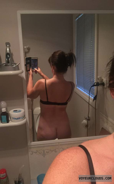round ass, round butt, bottomless, selfie, mirror pic
