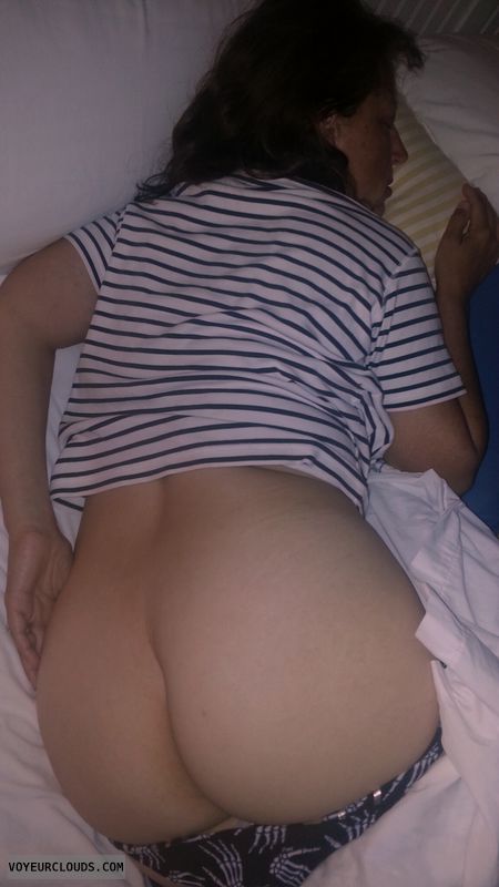 Big Ass, Round Ass, Sleeping