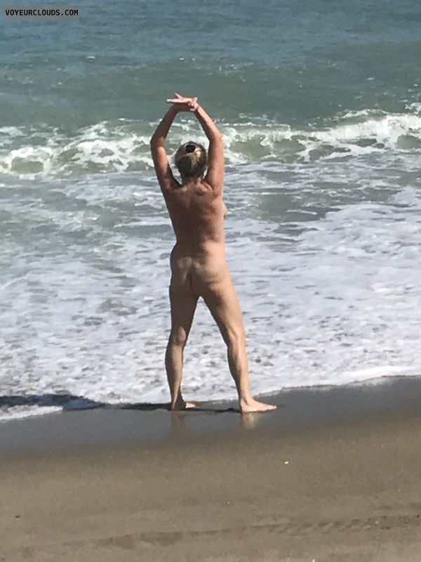 nude wife, round ass, round butt, beach ass