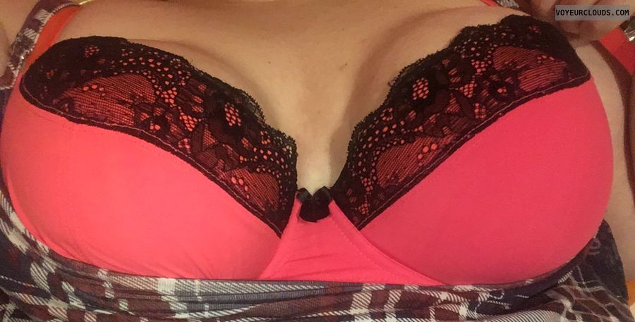 red bra, big tits, big boobs, deep cleavage, lingerie