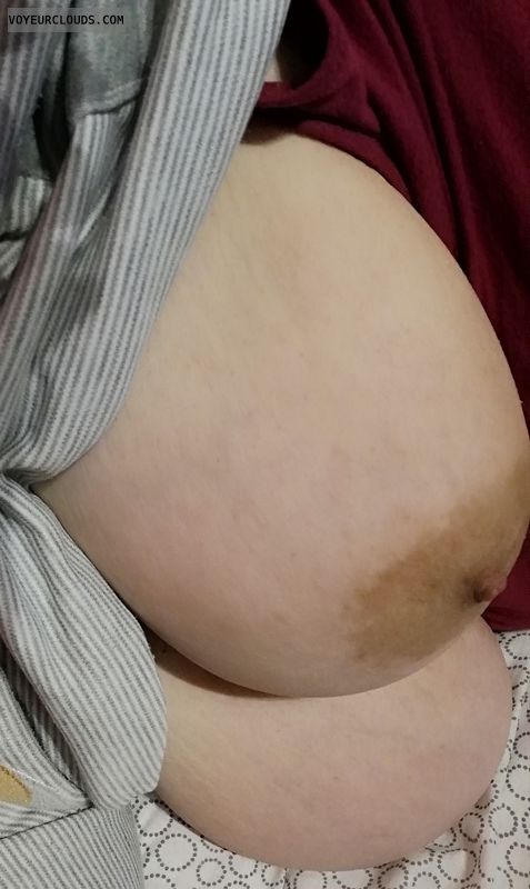tits out, big tits, big boobs, nipples, on bed