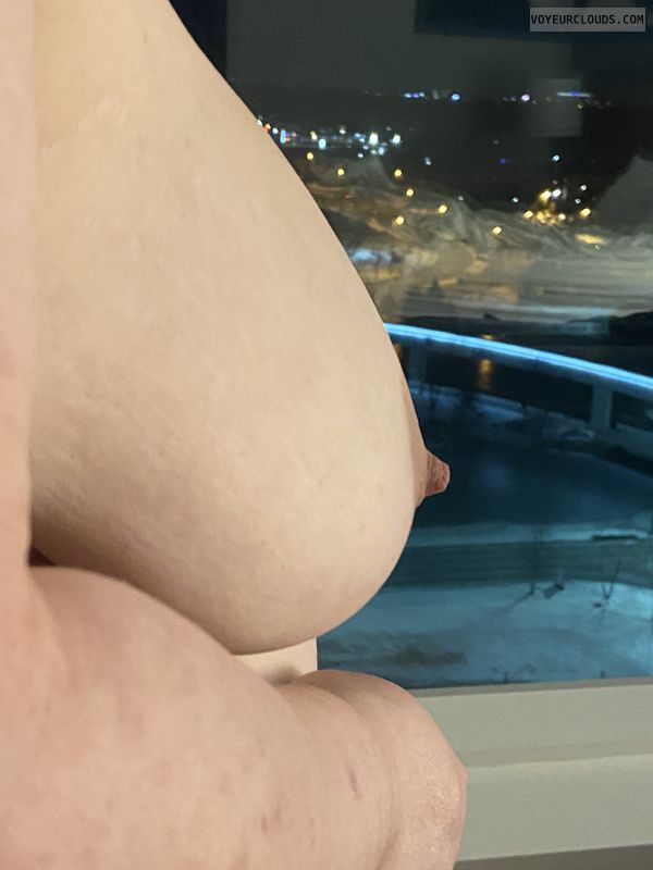 Side boob, nipple, huge tit, MILF, exposed